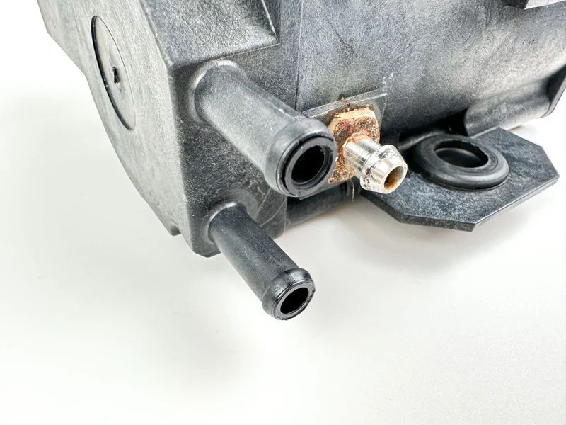 2008 Evinrude 250 HP 2 Stroke Etec Vapor Separator Tank VST 5006063 OEM - Image 3