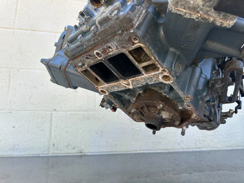 1999 Yamaha 200 HP 2 Stroke Outboard Powerhead 67H-15100-00-94 OEM - Image 2