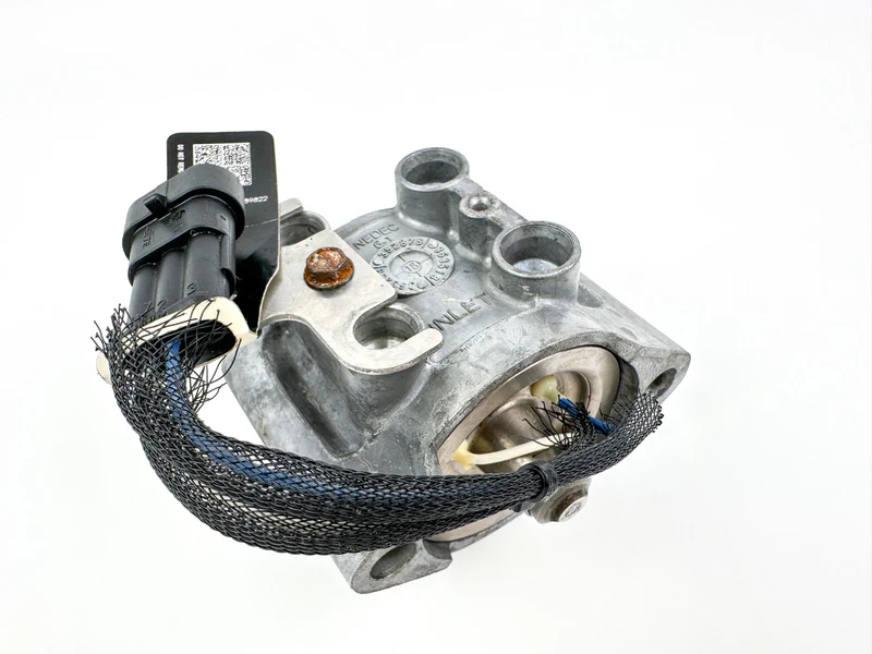 2008 Evinrude 250 HP 2 Stroke Etec Starboard Side Fuel Injector 5007586 OEM