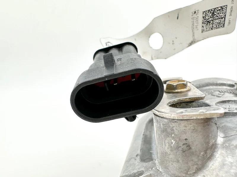 2008 Evinrude 250 HP 2 Stroke Etec Port Side Fuel Injector 5007585 OEM - Image 9