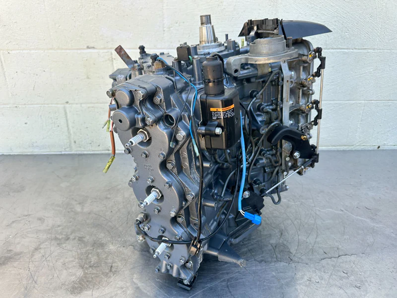 1999 Yamaha 200 HP 2 Stroke Outboard Powerhead 67H-15100-00-94 OEM - Image 4