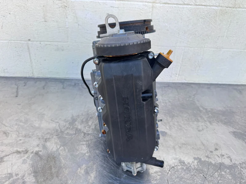 2005 Honda 40 HP 4 Stroke Outboard Powerhead 12000-ZW4-405ZA OEM - Image 18