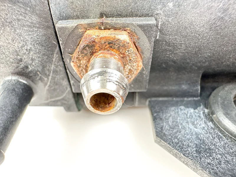 2008 Evinrude 250 HP 2 Stroke Etec Vapor Separator Tank VST 5006063 OEM - Image 2