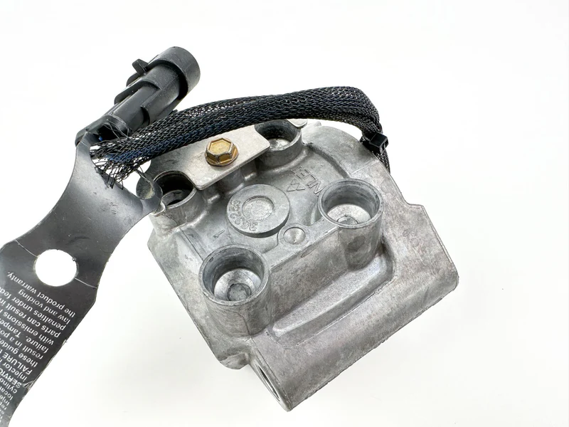 2008 Evinrude 250 HP 2 Stroke Etec Port Side Fuel Injector 5007585 OEM - Image 7