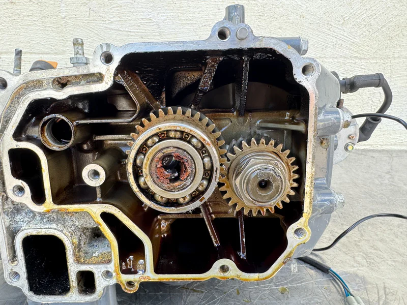 2005 Honda 40 HP 4 Stroke Outboard Powerhead 12000-ZW4-405ZA OEM - Image 9