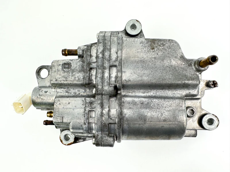 2005 Suzuki 140 HP 4 Stroke Outboard Vapor Separator Tank VST 15600-90J01 OEM - Image 5