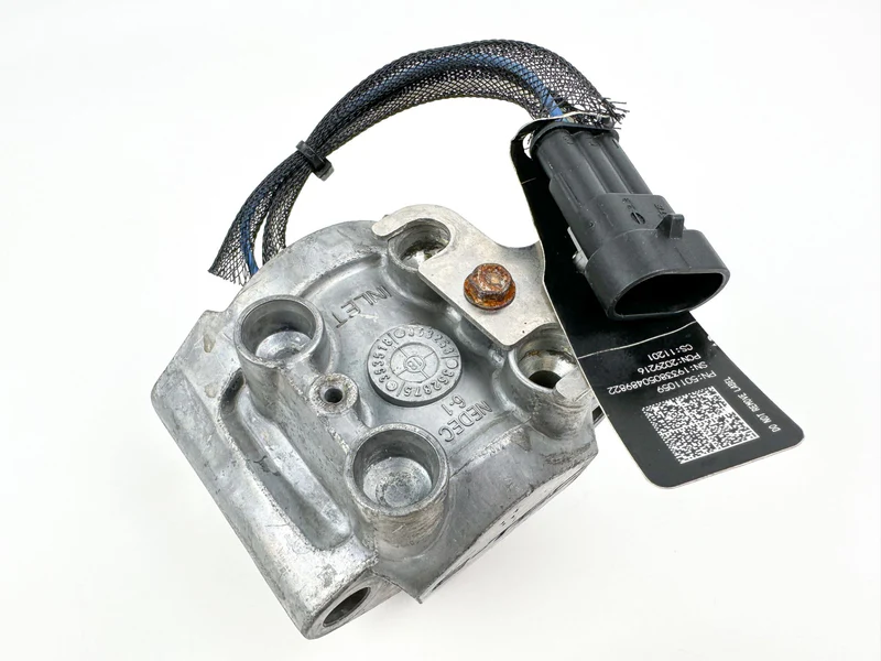 2008 Evinrude 250 HP 2 Stroke Etec Starboard Side Fuel Injector 5007586 OEM - Image 5