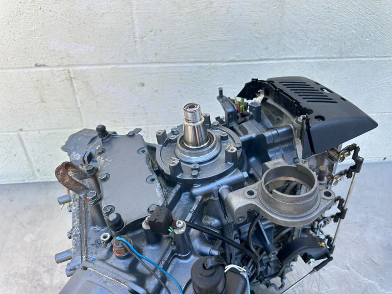 1999 Yamaha 200 HP 2 Stroke Outboard Powerhead 67H-15100-00-94 OEM - Image 5