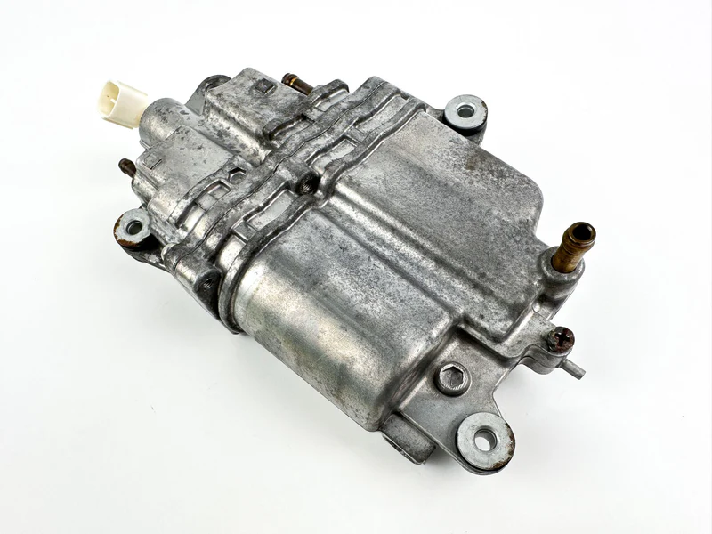 2005 Suzuki 140 HP 4 Stroke Outboard Vapor Separator Tank VST 15600-90J01 OEM - Image 12