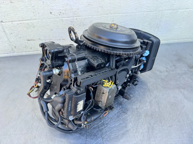 1995 Evinrude 40 HP 2 Stroke Outboard Powerhead 0437341 OEM - Image 4