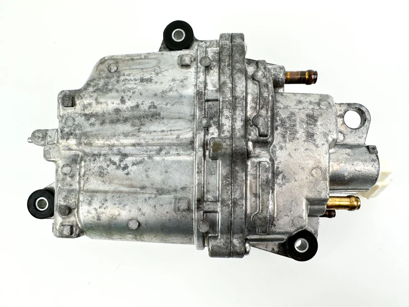 2005 Suzuki 140 HP 4 Stroke Outboard Vapor Separator Tank VST 15600-90J01 OEM - Image 4