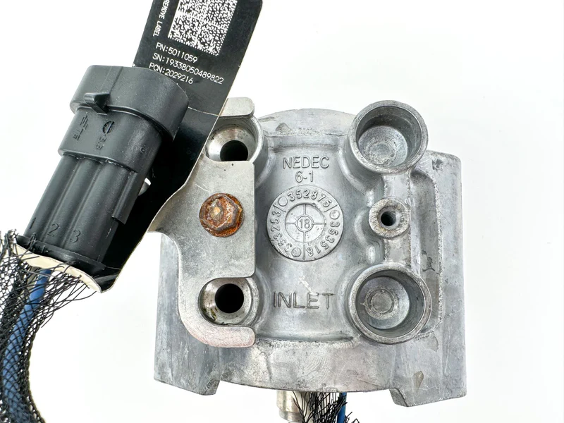 2008 Evinrude 250 HP 2 Stroke Etec Starboard Side Fuel Injector 5007586 OEM - Image 9