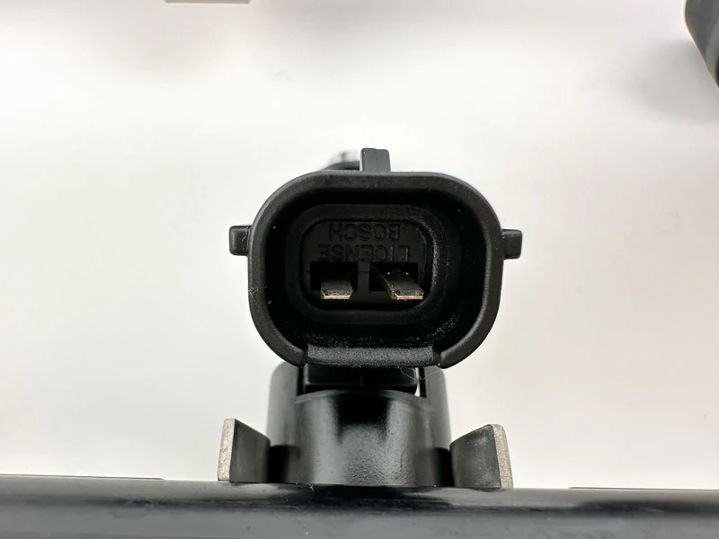 2019 Yamaha 250 HP 4 Stroke Outboard Fuel Injector Set W/ Rail 6CB-13161-10-00 OEM - Image 2