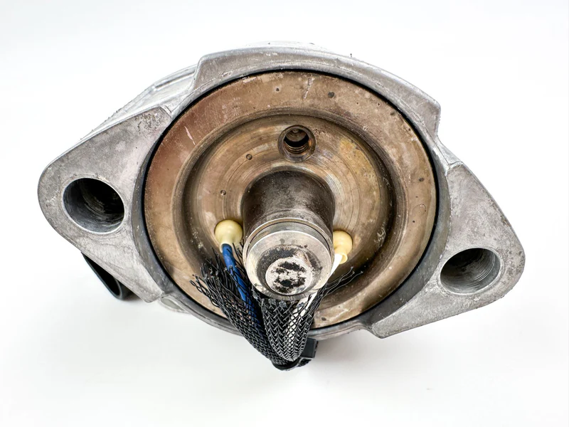 2008 Evinrude 250 HP 2 Stroke Etec Port Side Fuel Injector 5007585 OEM - Image 5