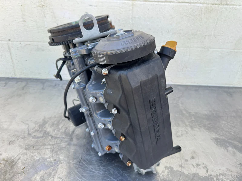 2005 Honda 40 HP 4 Stroke Outboard Powerhead 12000-ZW4-405ZA OEM - Image 17