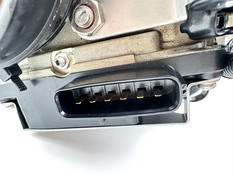 2008 Yamaha 250 HP 4 Stroke Outboard Throttle Body Assembly 6P2-13750-00-00 OEM - Image 12