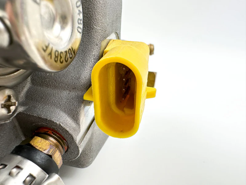 2004 Mercury 60 HP 4 Stroke Outboard Vapor Separator Tank VST 883214T1 OEM - Image 13