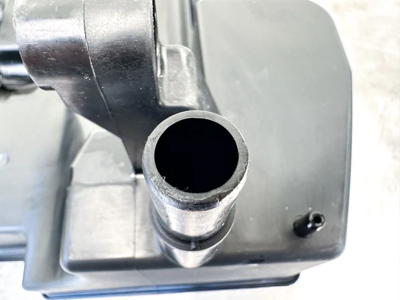 2016 Yamaha 150 HP 4 Stroke Outboard Intake Manifold & Throttle Body 63P-13751-20-00 OEM - Image 3