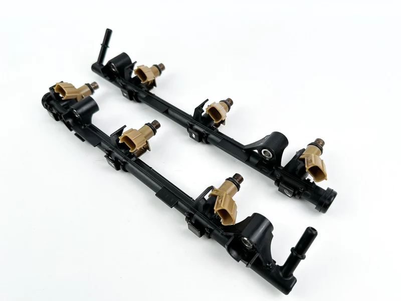 2005 Yamaha 250 HP 4 Stroke Fuel Injector Set W/ Rail 6P2-13761-00-00 Cleaned