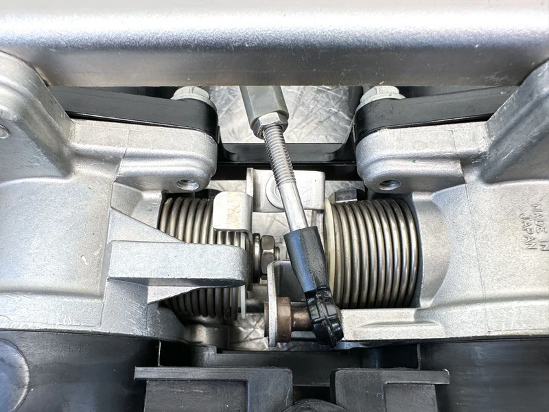 2016 Yamaha 150 HP 4 Stroke Outboard Intake Manifold & Throttle Body 63P-13751-20-00 OEM - Image 4