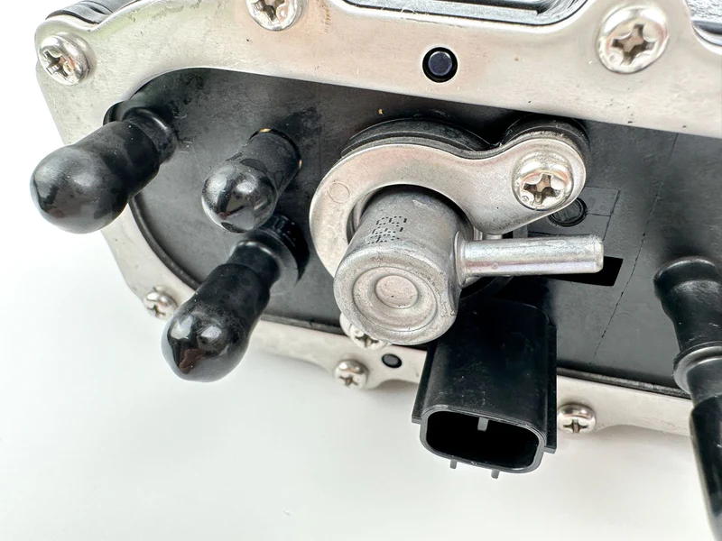 2018 Yamaha 25 HP 4 Stroke Outboard VST Float Chamber Assembly 6FM-14180-00-00 - Image 8