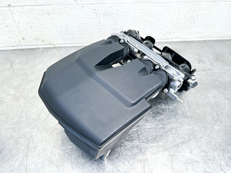 2016 Yamaha 150 HP 4 Stroke Outboard Intake Manifold & Throttle Body 63P-13751-20-00 OEM - Image 8